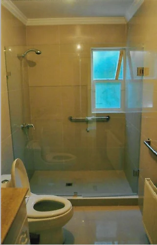 Cabina de ducha con piso en obra