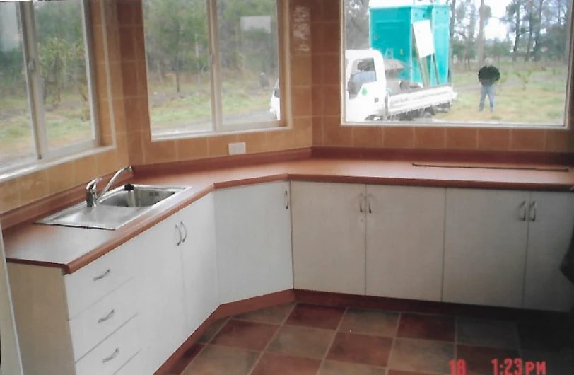 Cocina con ventanales