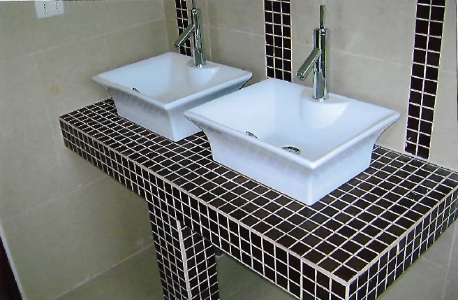 Mueble de lavamanos en obra