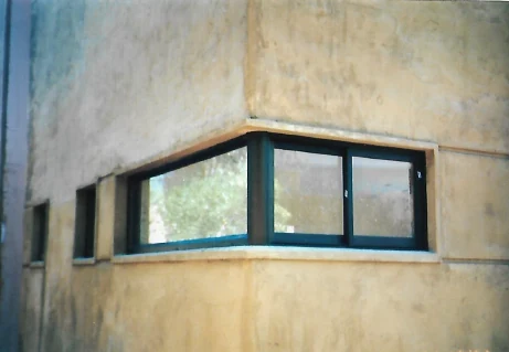 Ventana esquinada